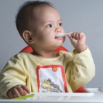 Khi nào trẻ ăn cơm được ? 