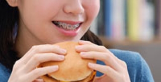 Chế độ ăn giúp giảm bệnh sâu răng và nha chu