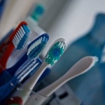 Bàn Chải và Kem Đánh Răng 