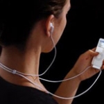 Nguy cơ bị điếc do nghe nhạc bằng máy mp3 